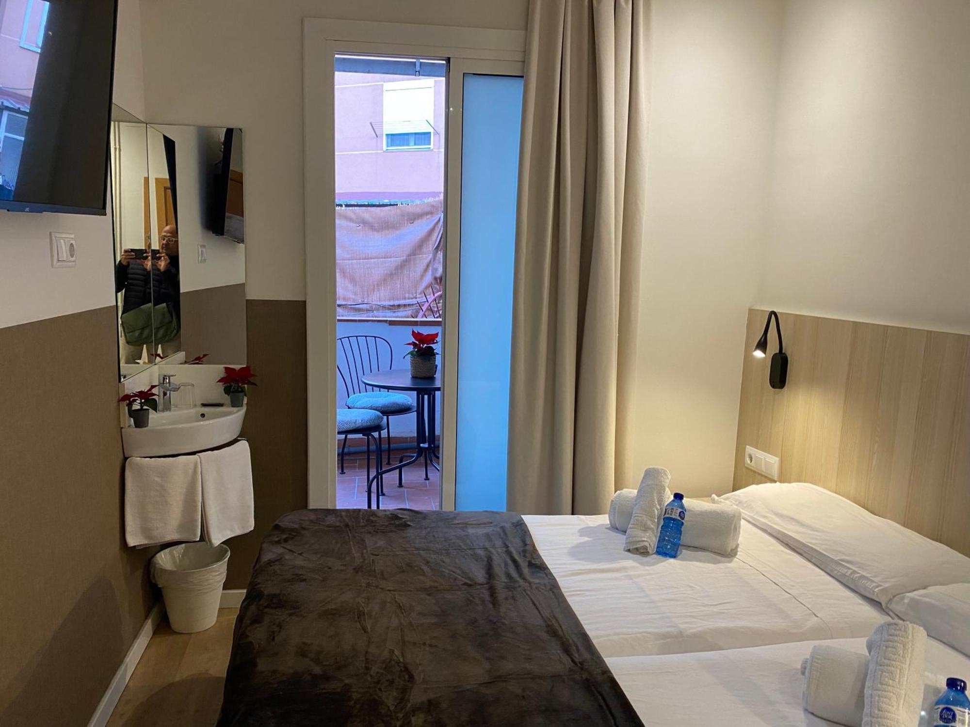 Hostal Bestprice Barcelona Stadium Extérieur photo