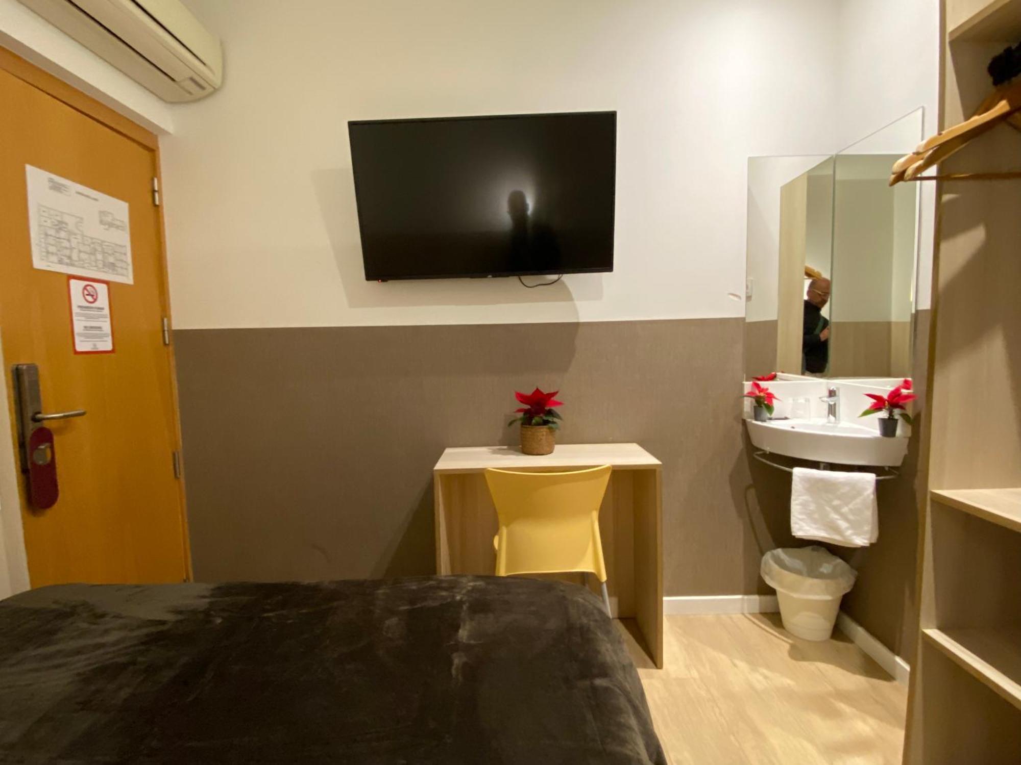Hostal Bestprice Barcelona Stadium Extérieur photo