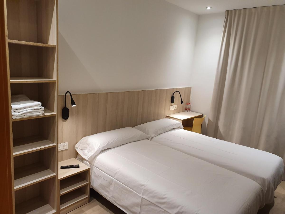 Hostal Bestprice Barcelona Stadium Extérieur photo